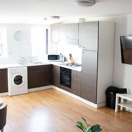 Large Ground Floor Pet Friendly 2 Bedroom Apartment With Free Parking لاوْبرو المظهر الخارجي الصورة