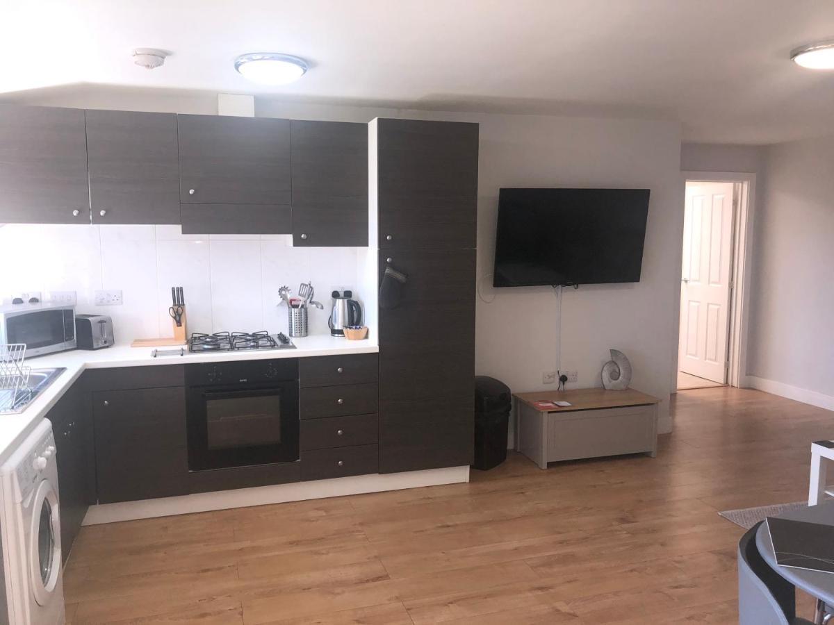 Large Ground Floor Pet Friendly 2 Bedroom Apartment With Free Parking لاوْبرو المظهر الخارجي الصورة