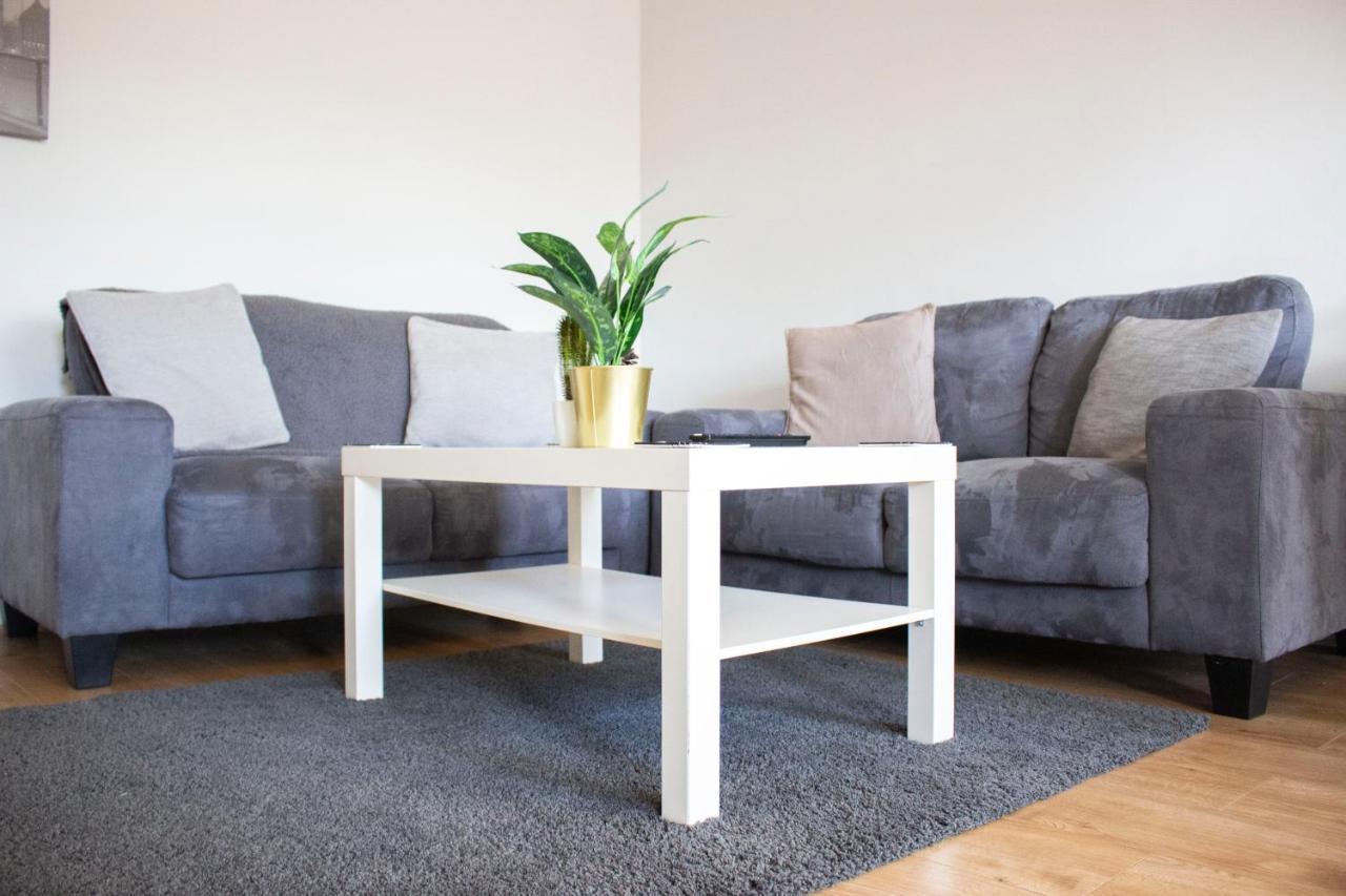 Large Ground Floor Pet Friendly 2 Bedroom Apartment With Free Parking لاوْبرو المظهر الخارجي الصورة