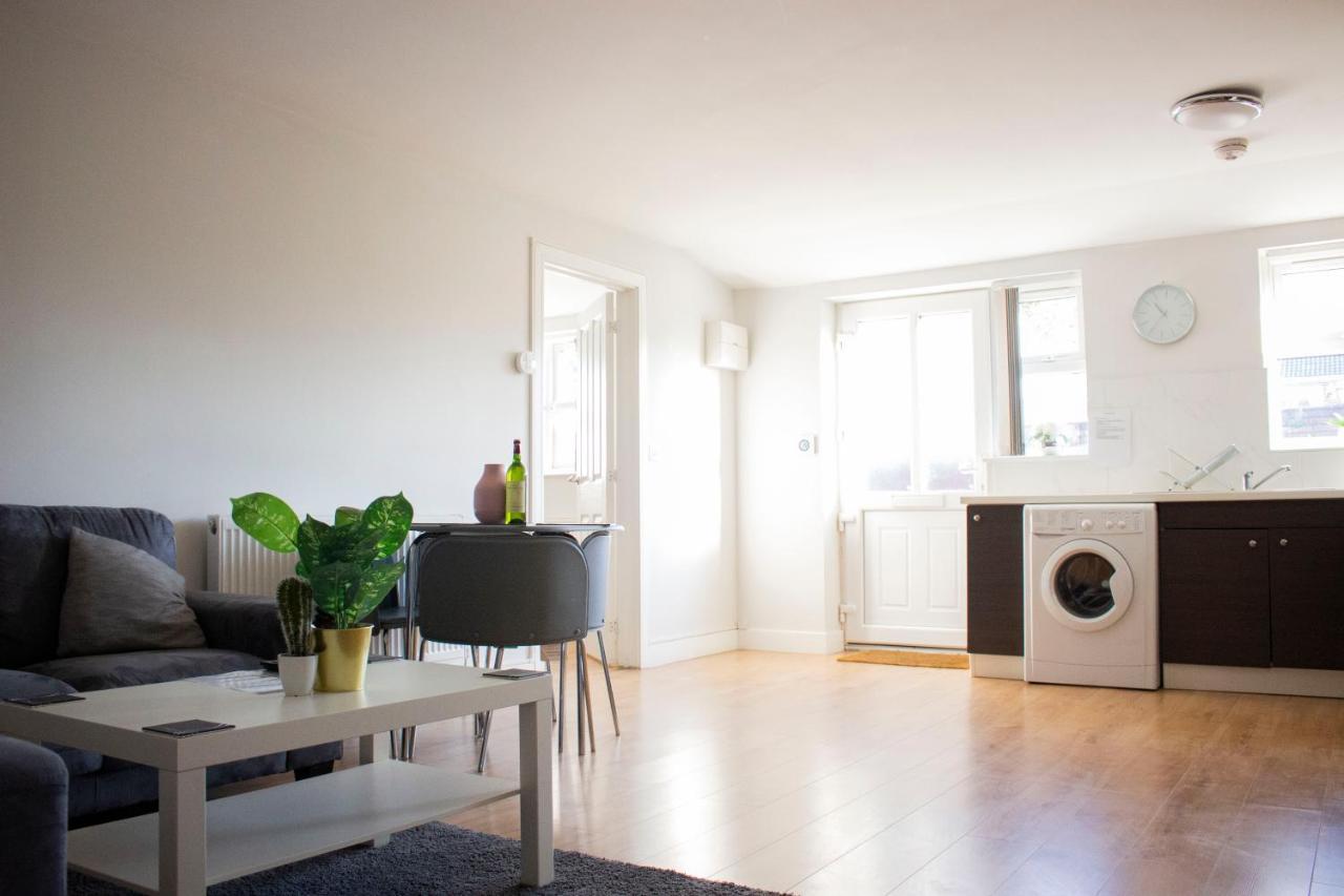 Large Ground Floor Pet Friendly 2 Bedroom Apartment With Free Parking لاوْبرو المظهر الخارجي الصورة